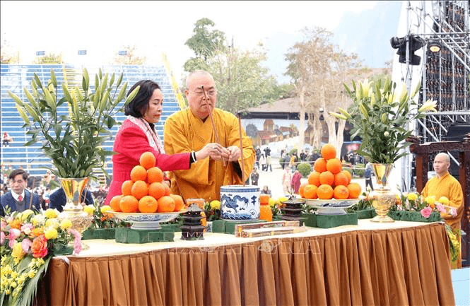 Phó chủ tịch Quốc hội Nguyễn Thị Thanh dự Lễ khai hội chùa Tam Chúc