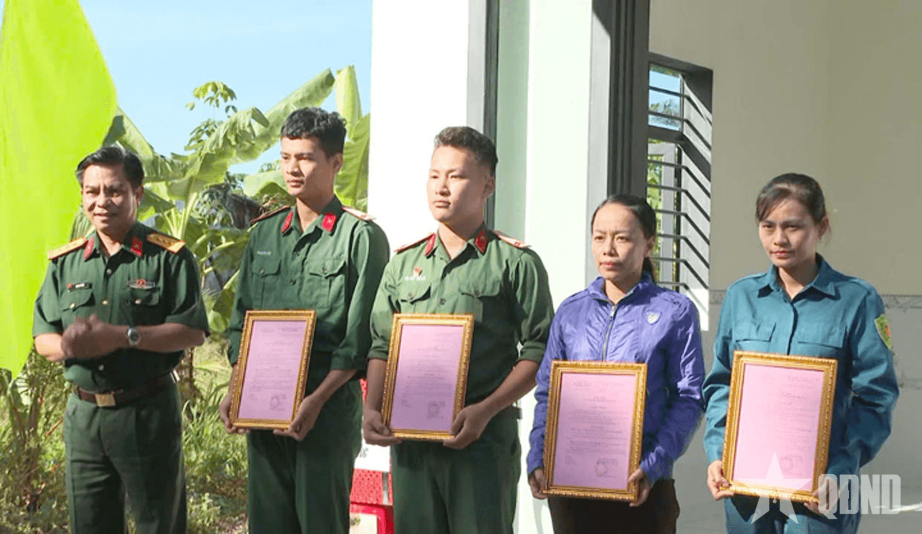 Chung tay xóa nhà tạm, nhà dột nát cho chiến sĩ, người dân khó khăn