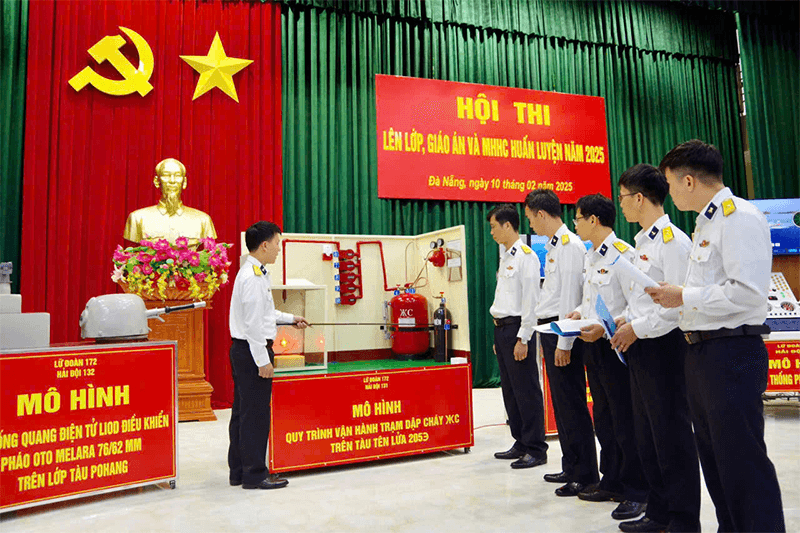 Lữ đoàn 172 tổ chức hội thi lên lớp, giáo án, mô hình học cụ huấn luyện năm 2025