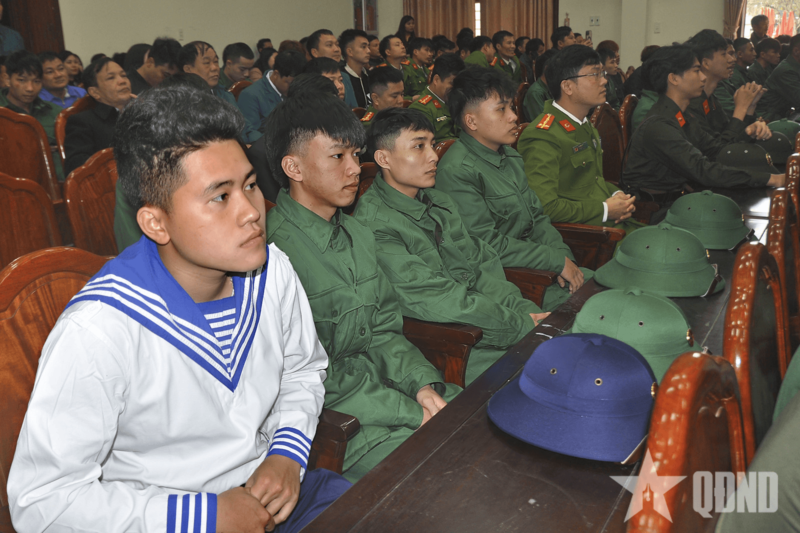 Huyện Hương Sơn (Hà Tĩnh) gặp mặt thanh niên lên đường nhập ngũ