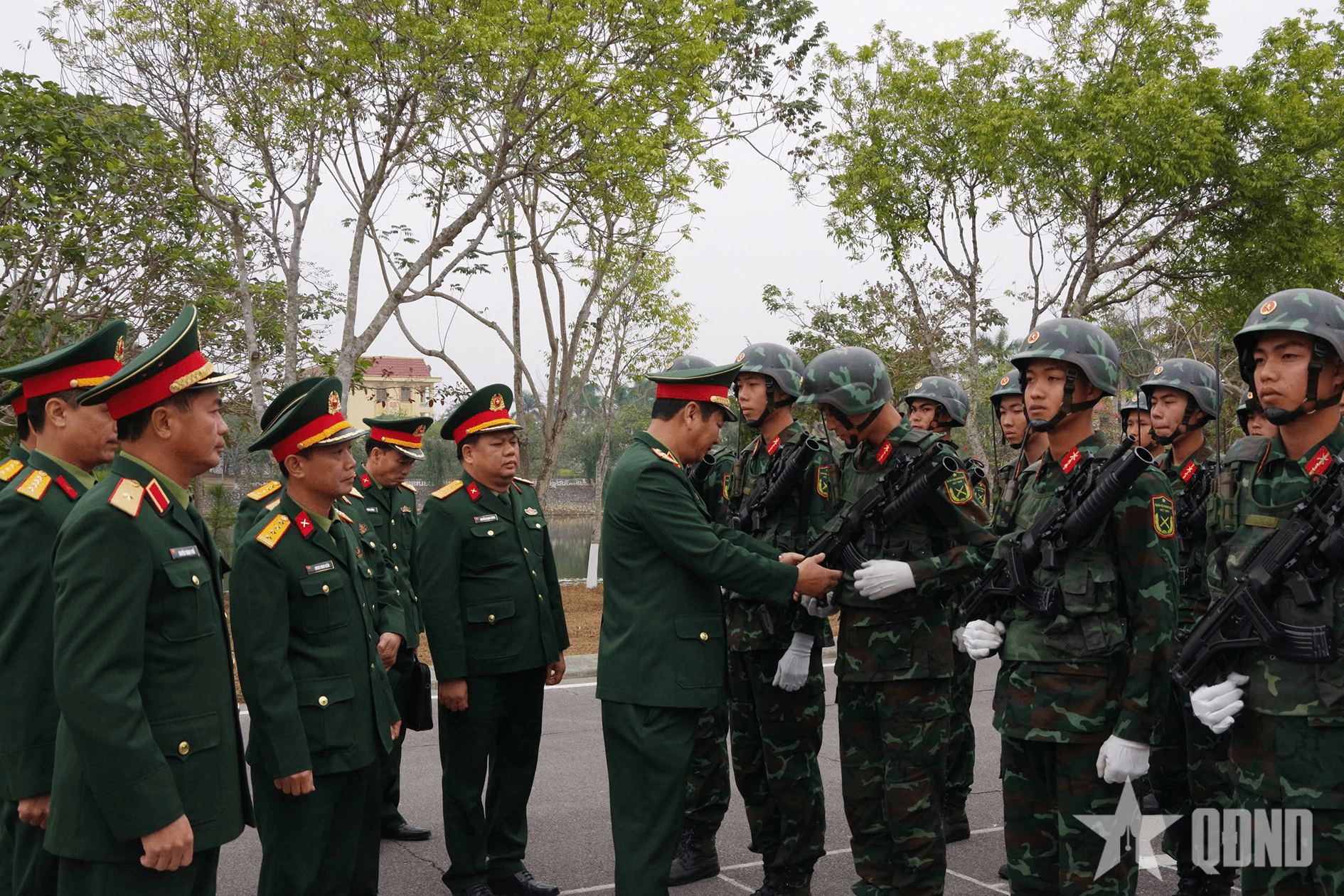 Quân đoàn 12: Kiểm tra luyện tập diễu binh kỷ niệm 50 năm Ngày giải phóng miền Nam tại Sư đoàn 325