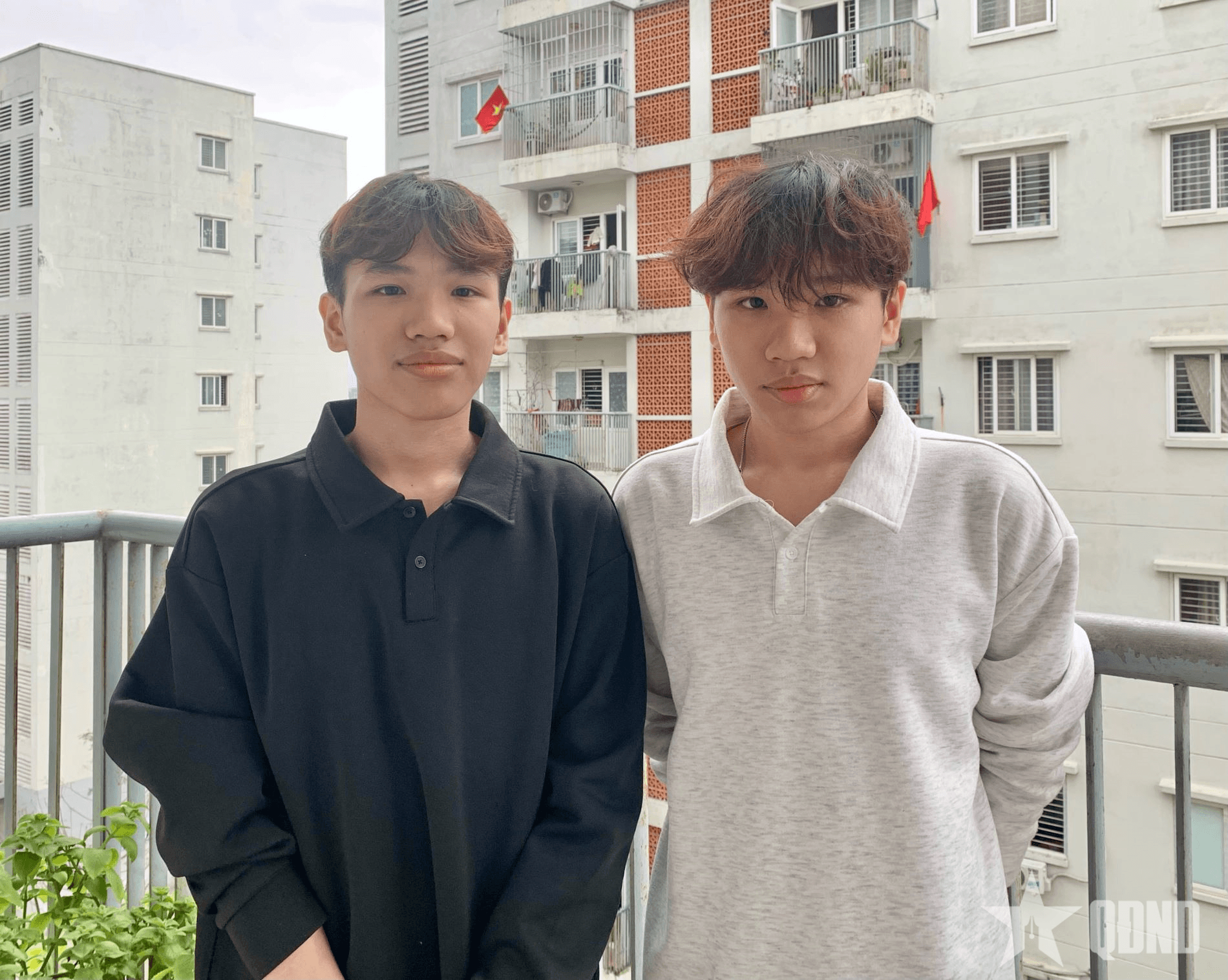 Đà Nẵng: Anh em song sinh tình nguyện nhập ngũ