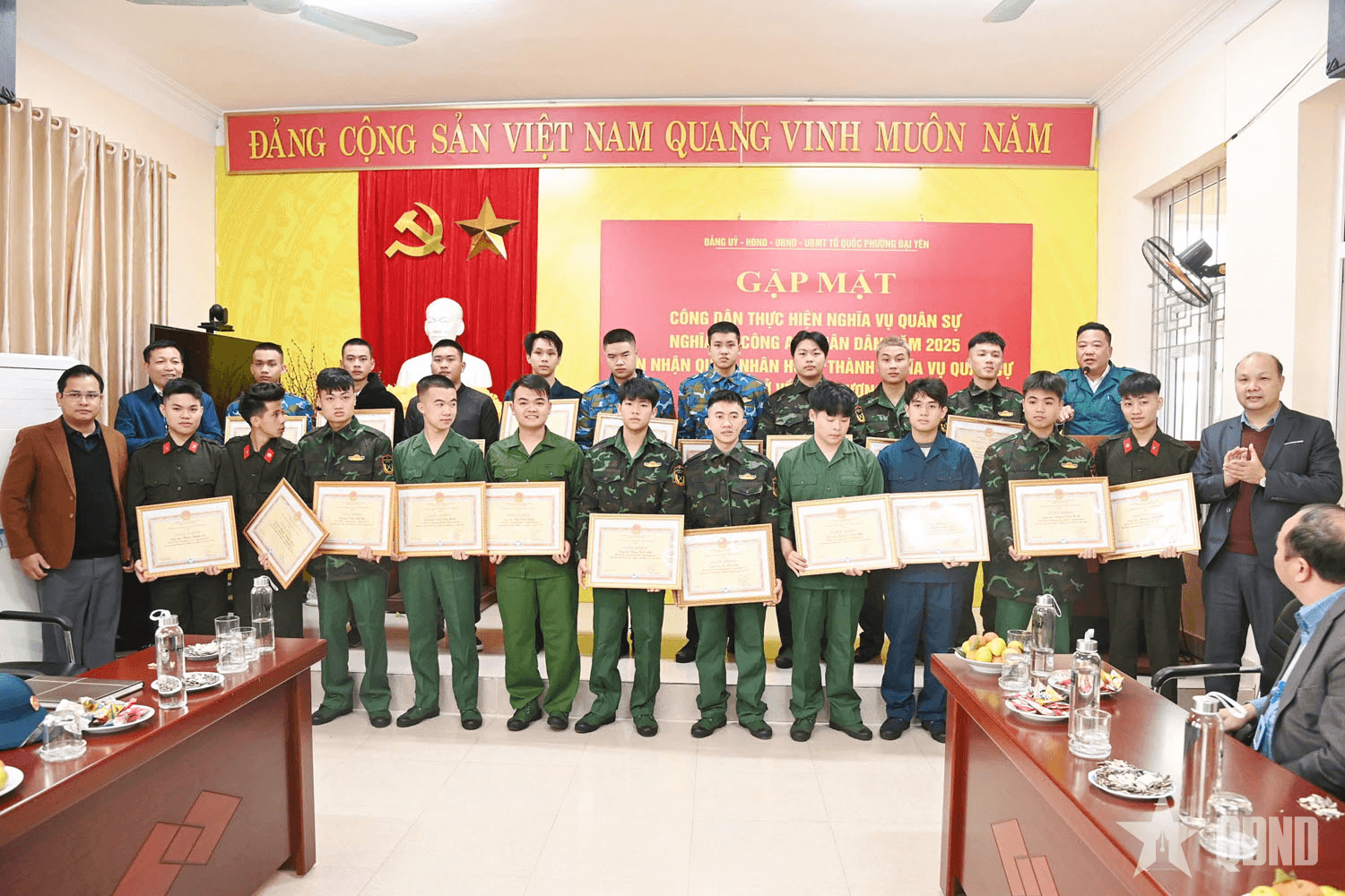 TP Hạ Long (Quảng Ninh) gặp mặt, tặng quà, động viên thanh niên nhập ngũ năm 2025