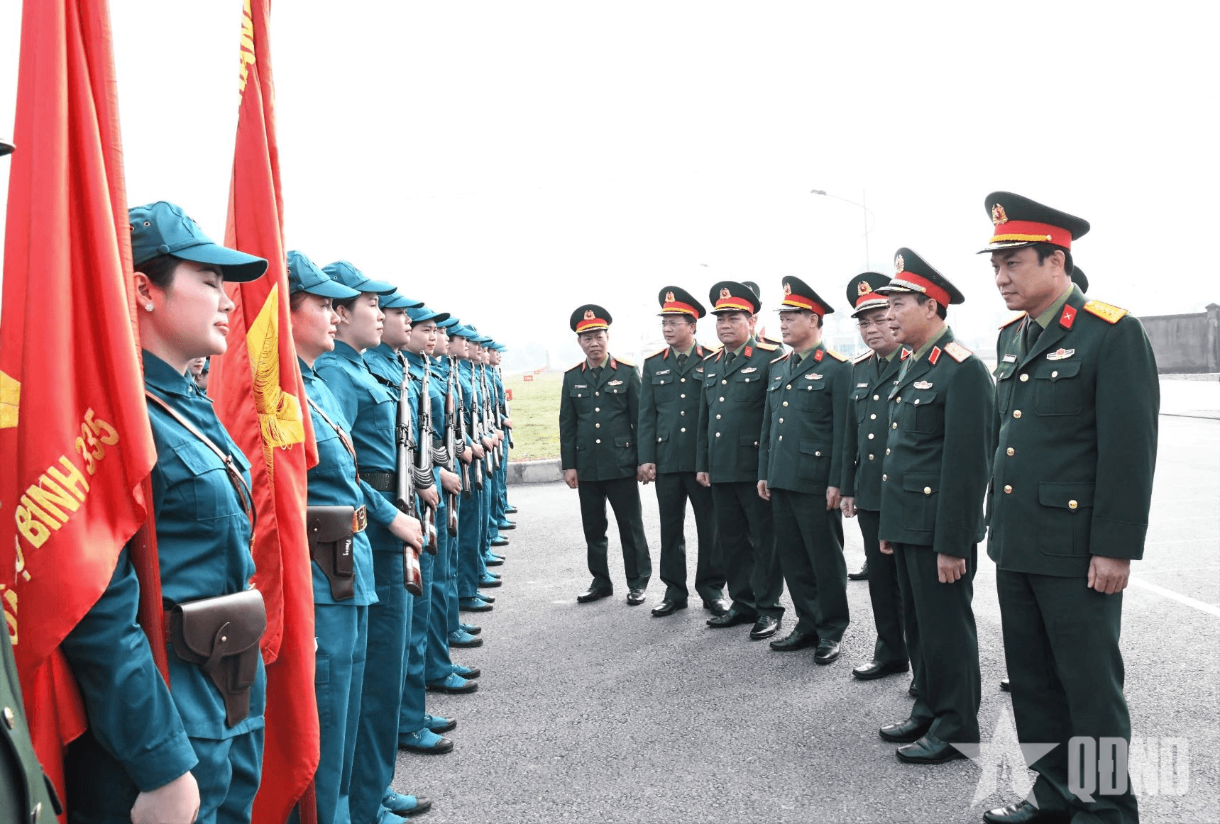 Đoàn công tác Quân khu 4 thăm, kiểm tra tại Sư đoàn 324