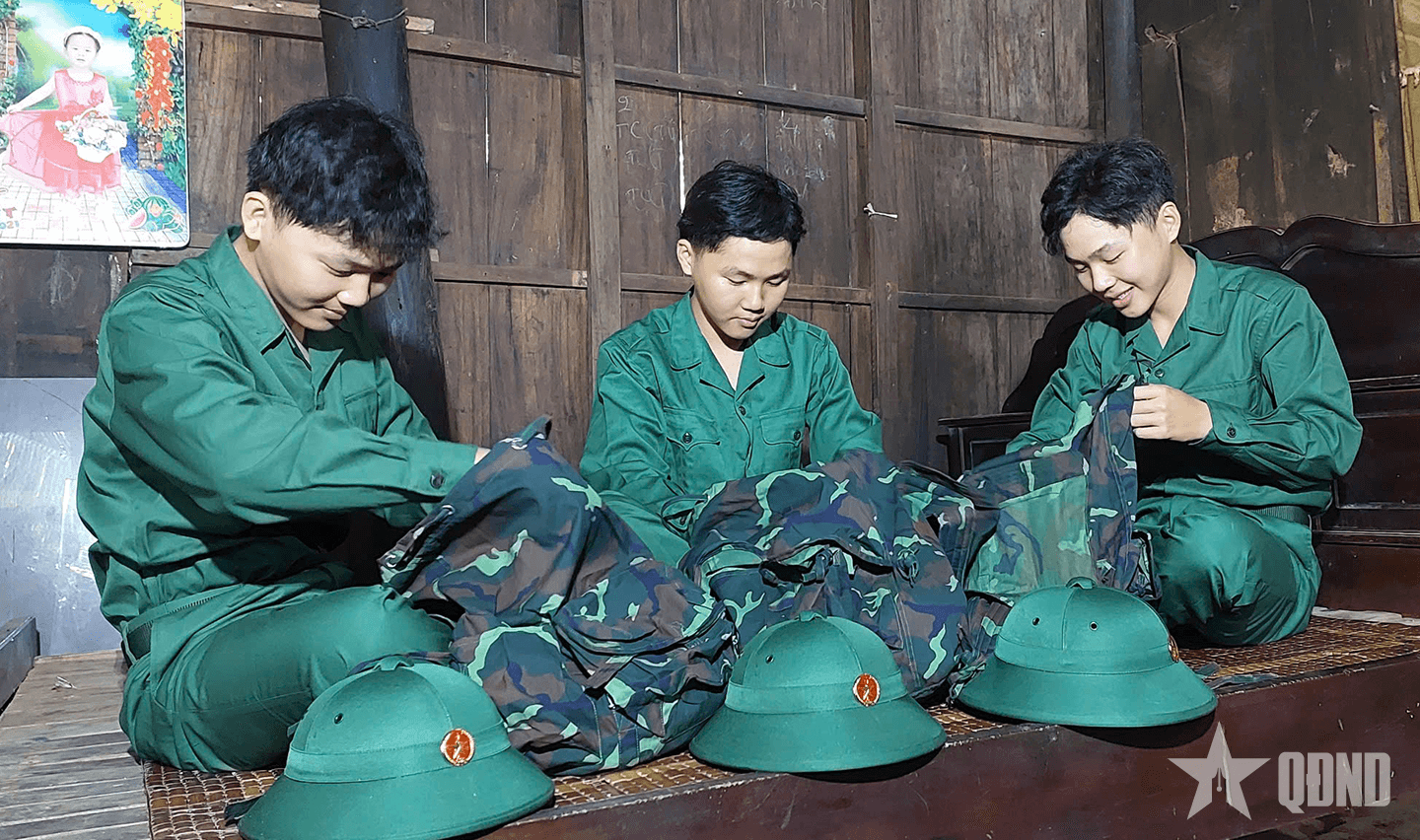 3 anh em sinh 3 cùng lên đường nhập ngũ
