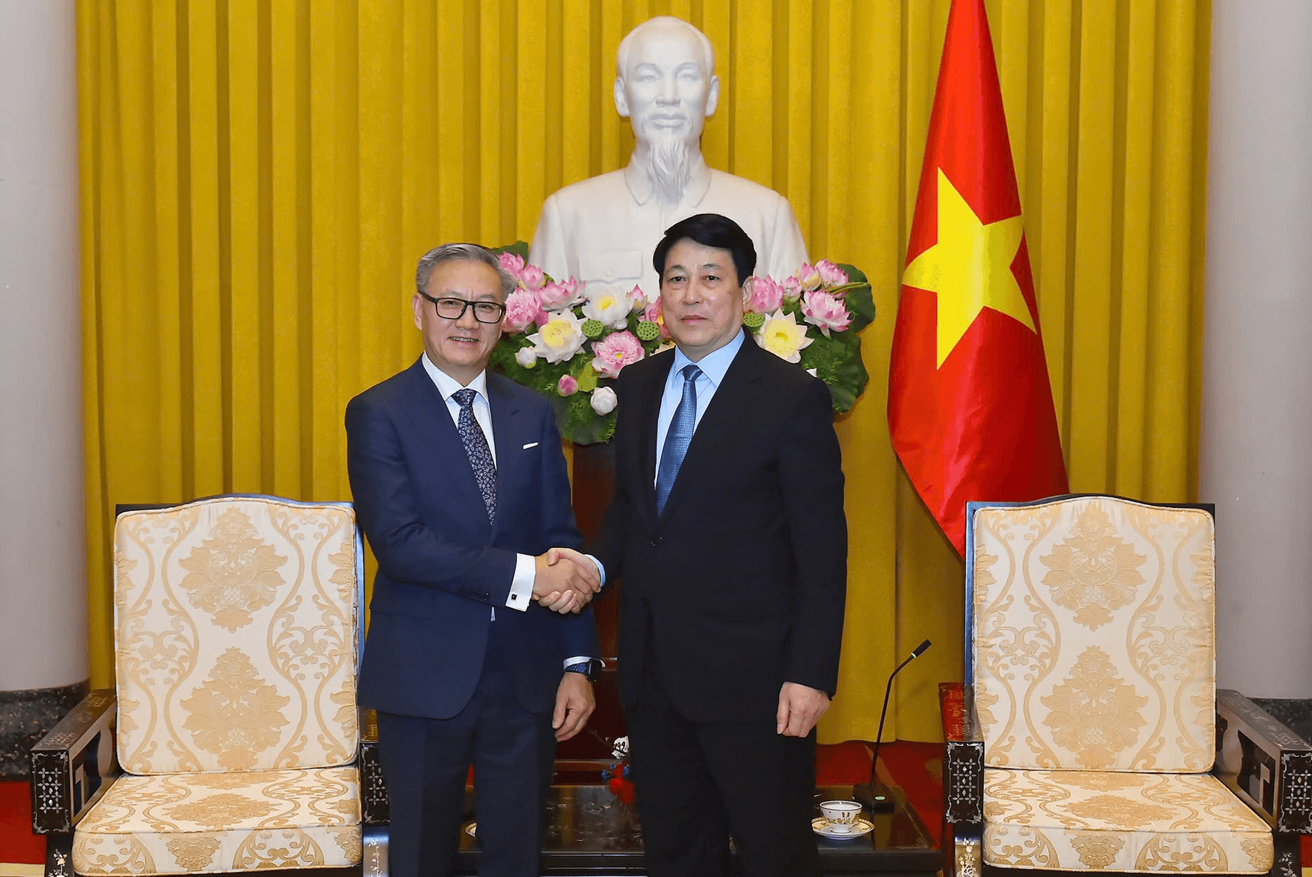 Chủ tịch nước Lương Cường tiếp Bộ trưởng Bộ Ngoại giao Lào Thongsavanh Phomvihane