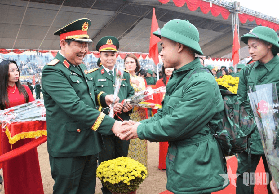 Thượng tướng Huỳnh Chiến Thắng dự Lễ giao, nhận quân tại huyện Phúc Thọ (Hà Nội)