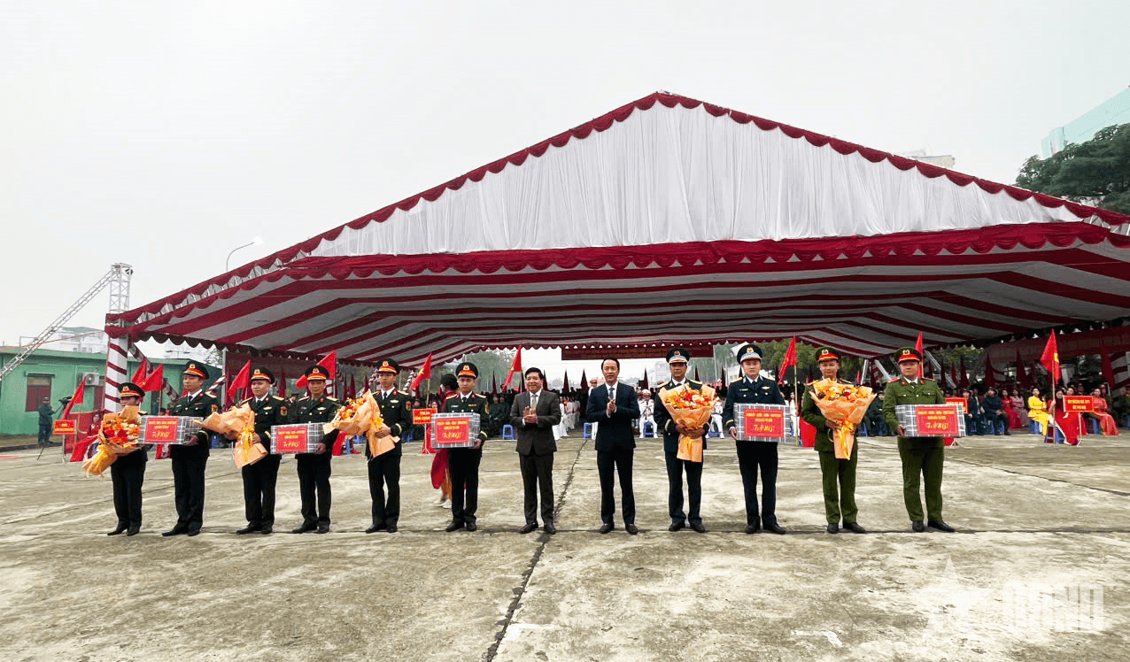 Thanh niên quận Bắc Từ Liêm, TP Hà Nội hồ hởi lên đường nhập ngũ