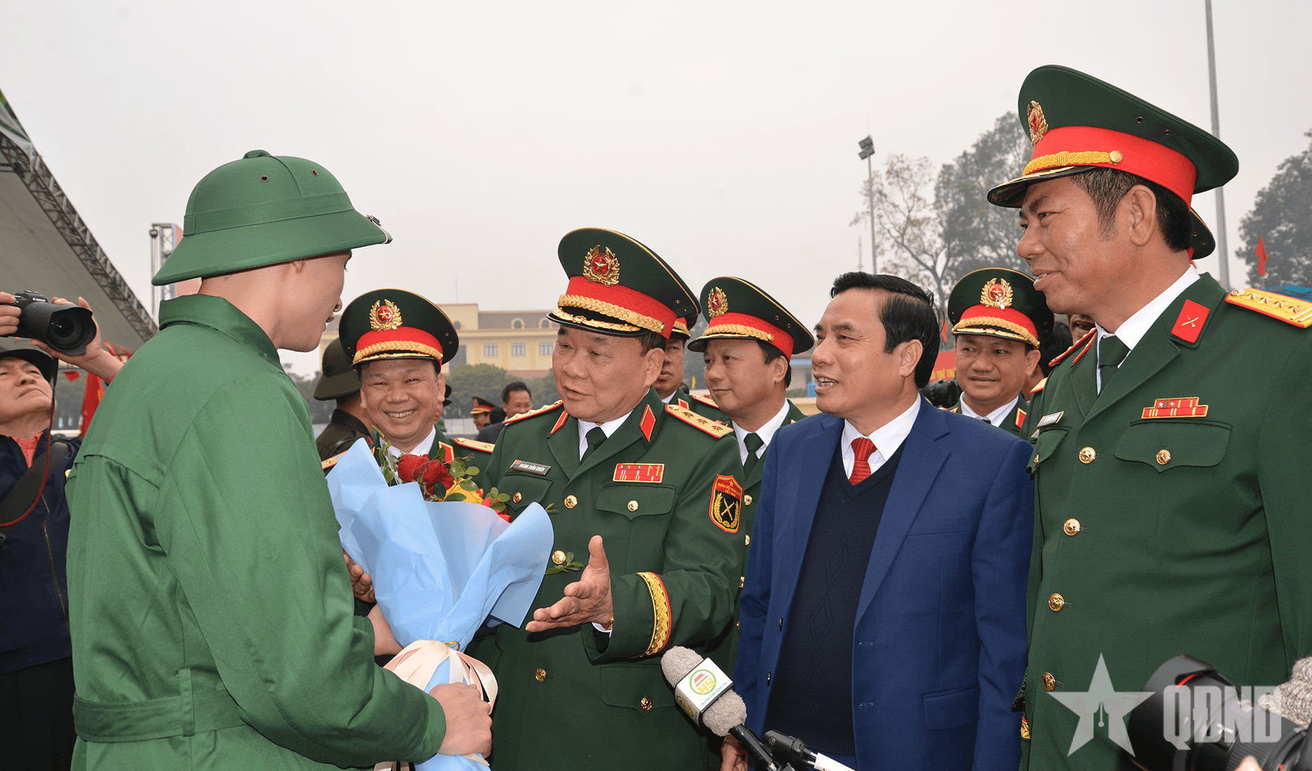 Thượng tướng Hoàng Xuân Chiến dự chỉ đạo lễ giao nhận quân tại thành phố Hưng Yên, tỉnh Hưng Yên
