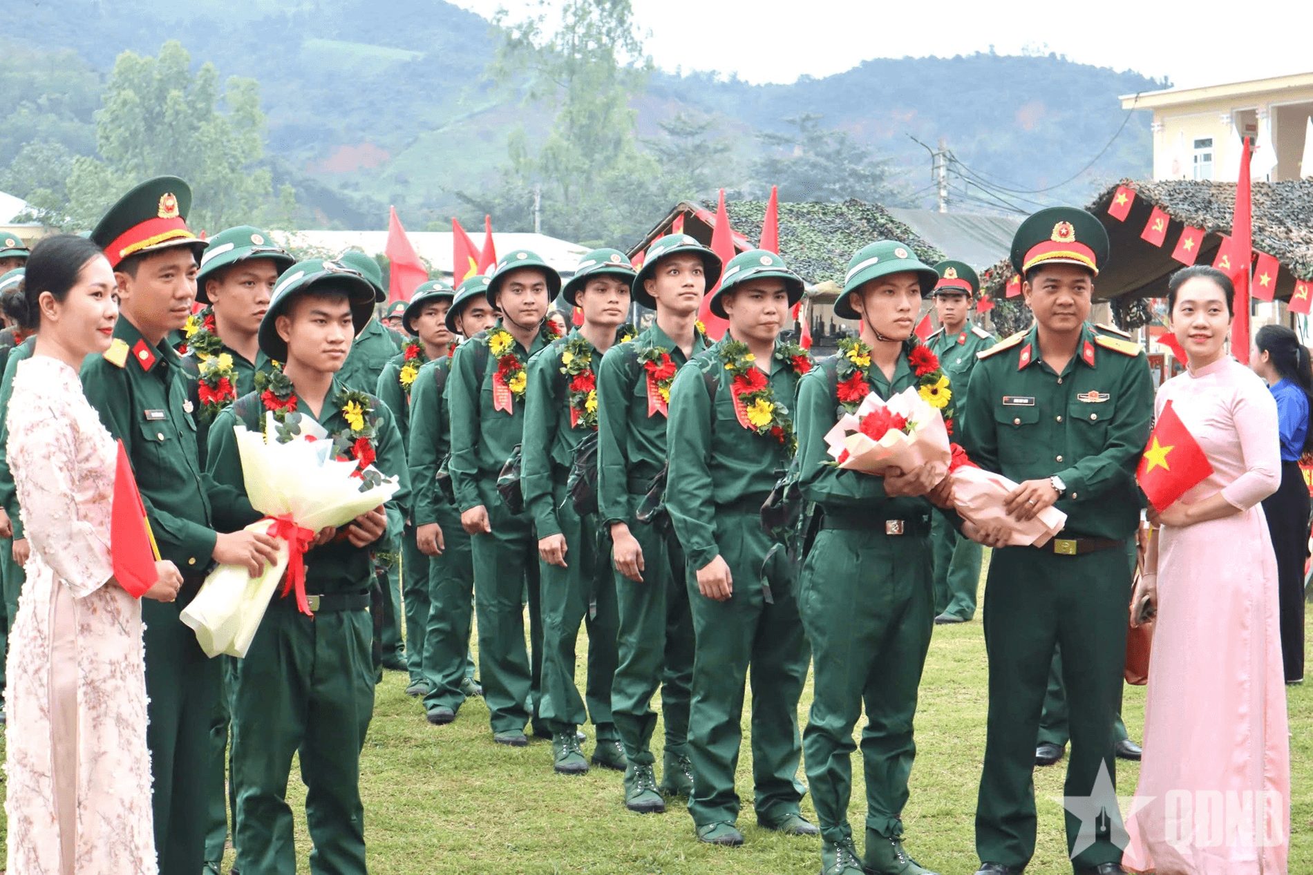 Ngày đầu trong quân ngũ của các chiến sĩ mới