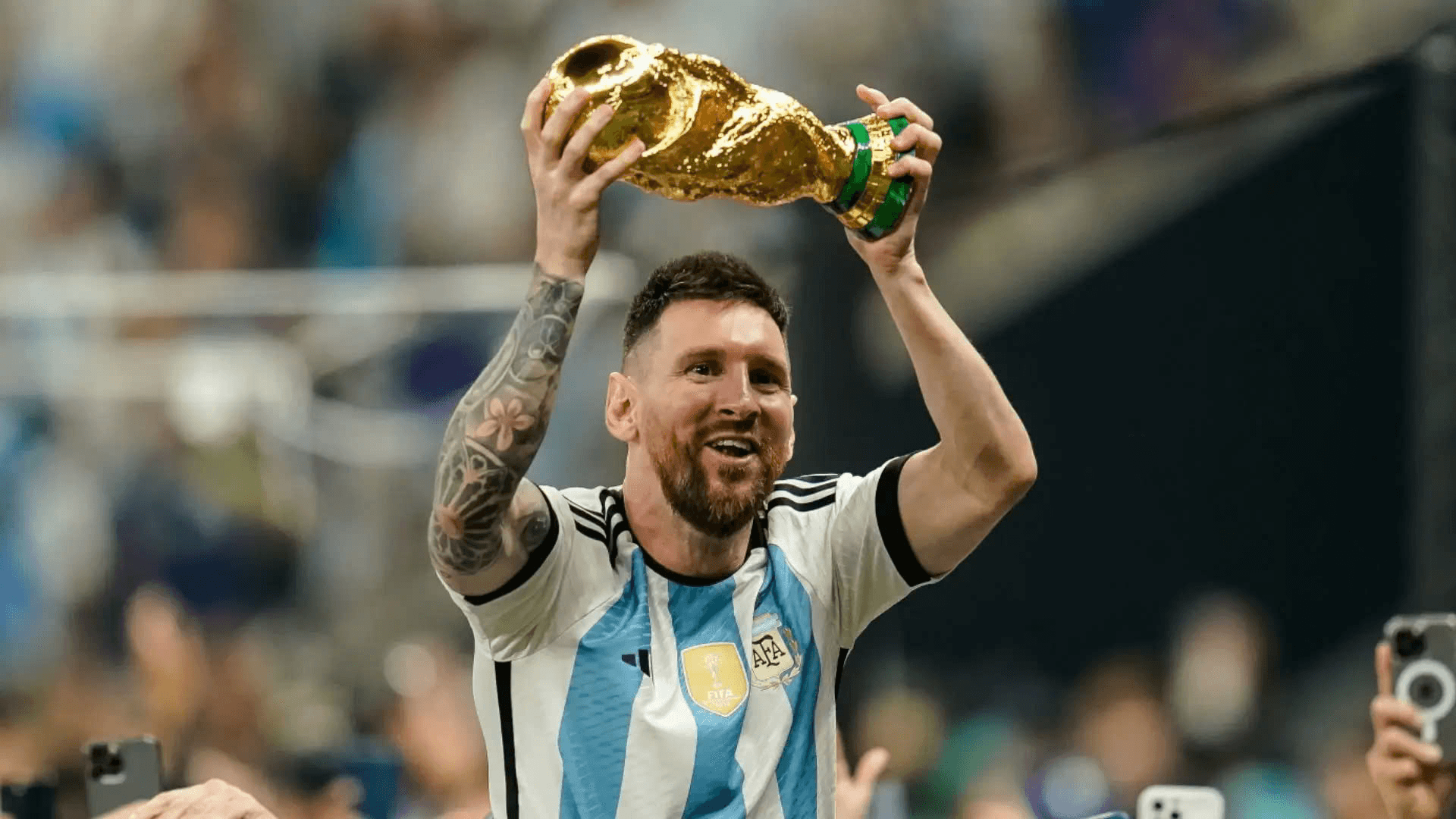 Messi và Ronaldo tranh danh hiệu “Vận động viên xuất sắc nhất mọi thời đại”