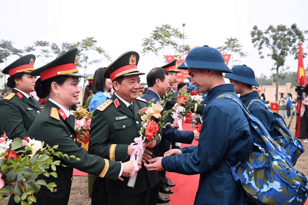 "Truyền lửa" cống hiến cho thanh niên đất Tổ