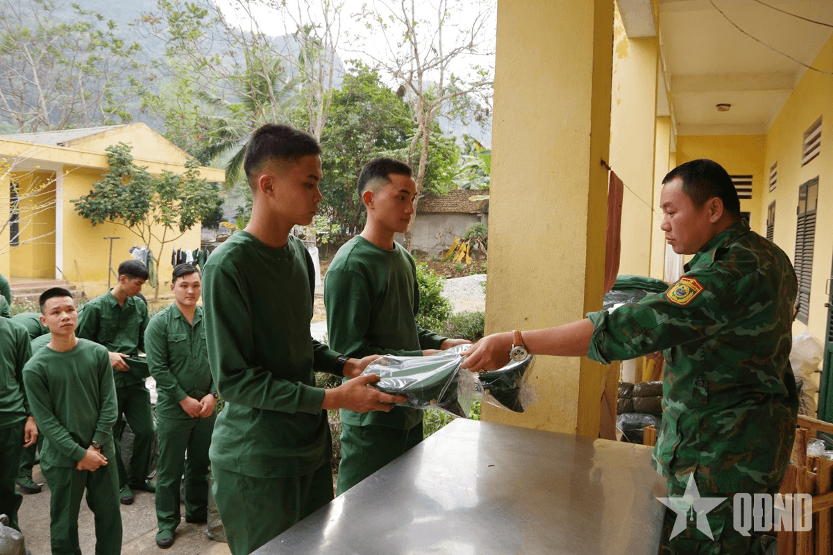 Các đơn vị tiếp nhận chiến sĩ mới vừa nhập ngũ