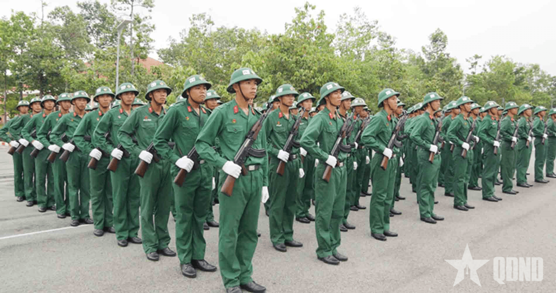 Khối chiến sĩ Quân giải phóng miền Nam hăng say luyện tập tham gia diễu binh, diễu hành
