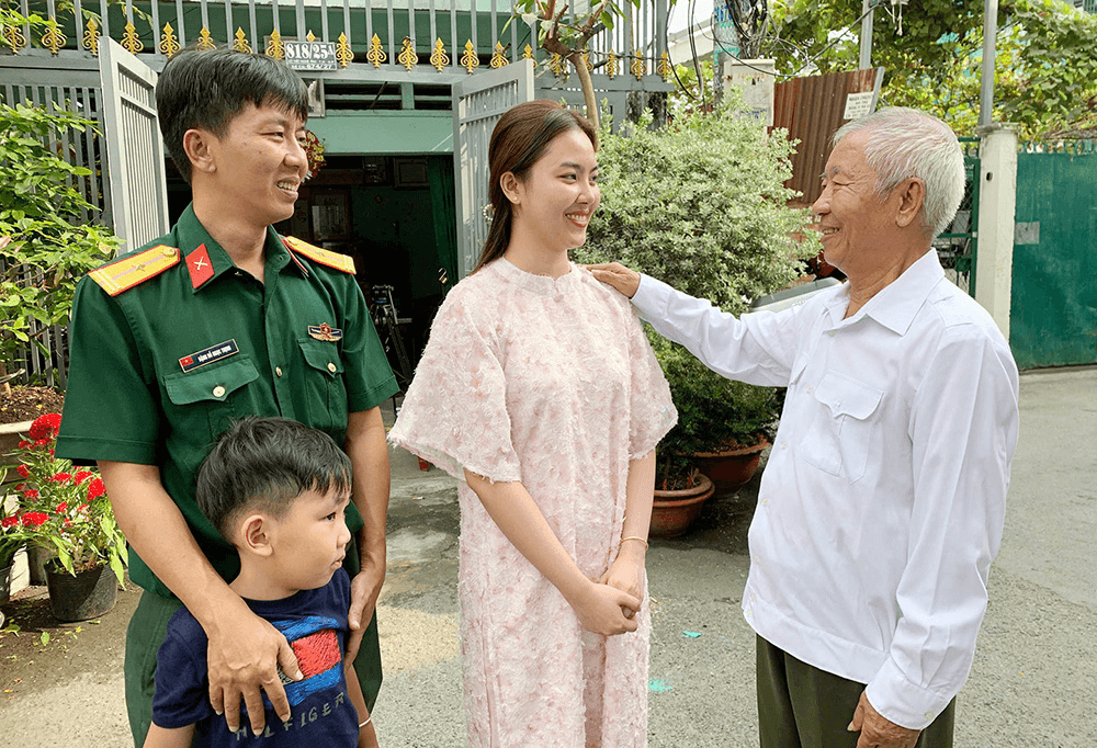 Những “bóng hồng” tình nguyện tòng quân