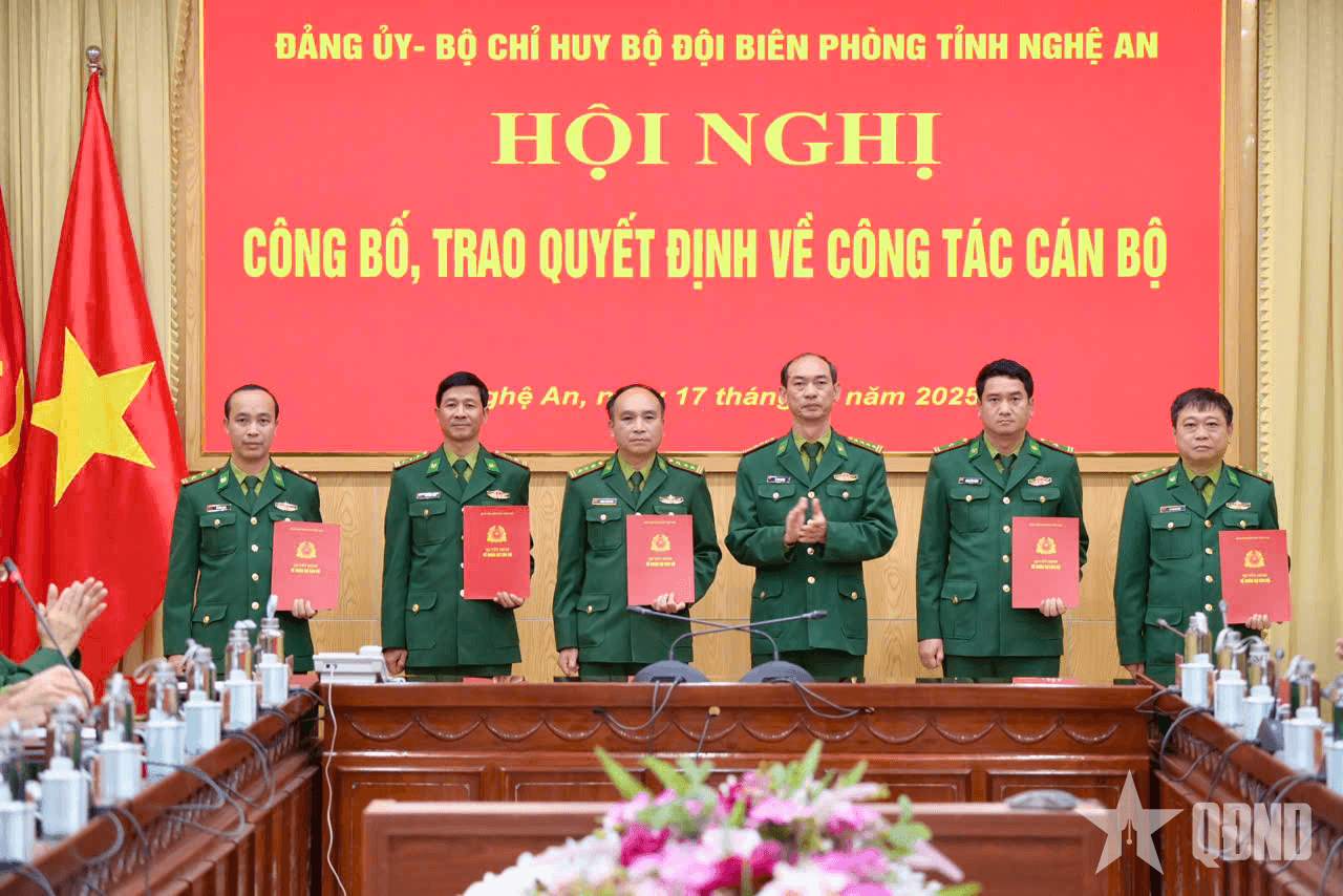 Bộ đội Biên phòng tỉnh Nghệ An trao quyết định bổ nhiệm điều động cán bộ