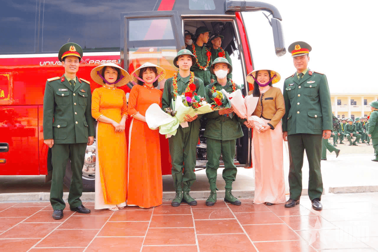 Chiến sĩ mới yêu đơn vị ngay từ những ngày đầu tiên