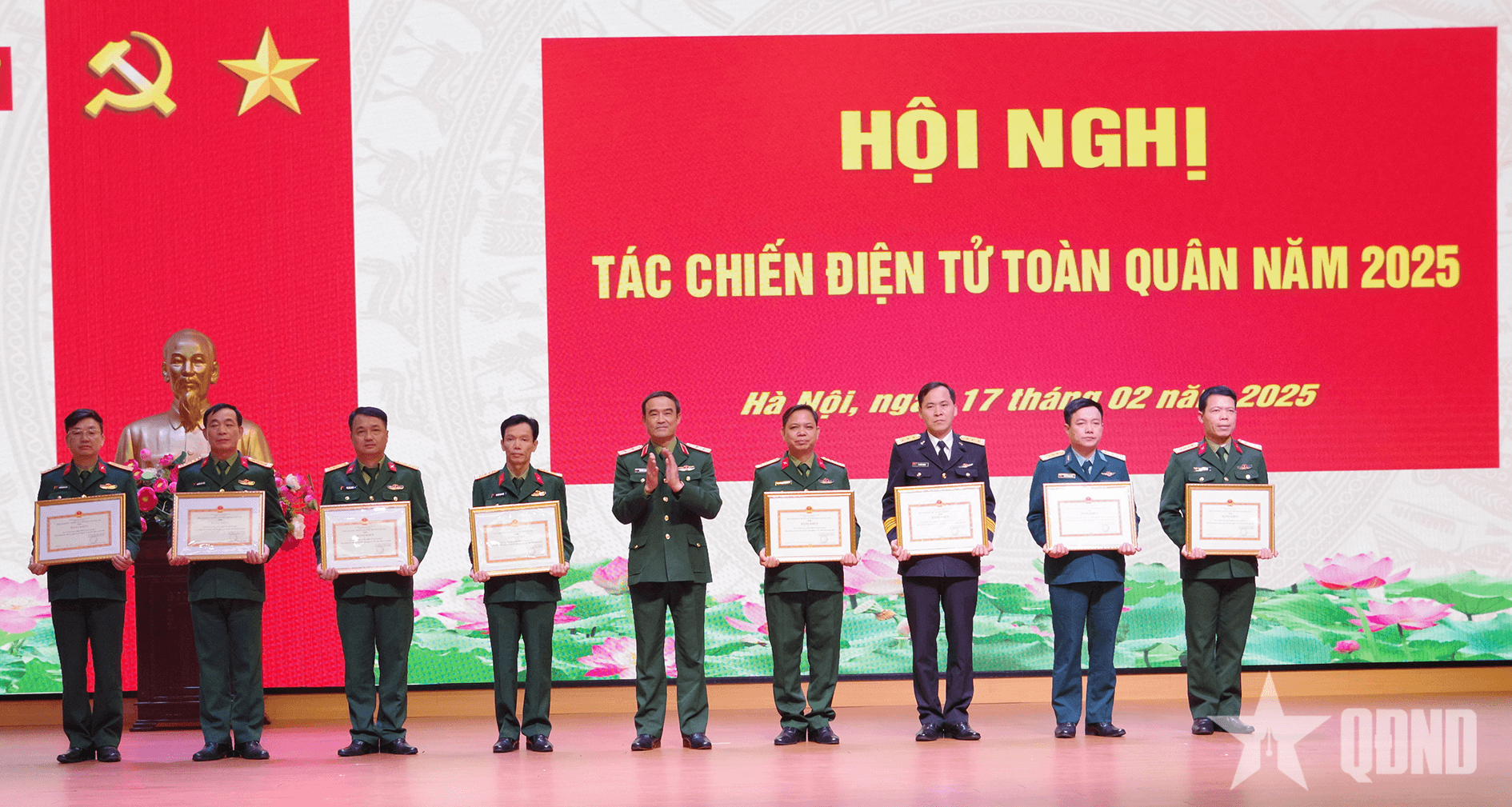 Tập huấn trang bị những kiến thức mới về chuyên ngành tác chiến điện tử