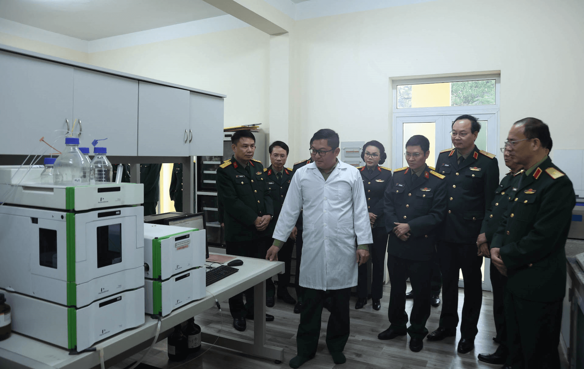Viện Thuốc phóng Thuốc nổ cần đột phá phát triển sản phẩm mới phục vụ quân sự