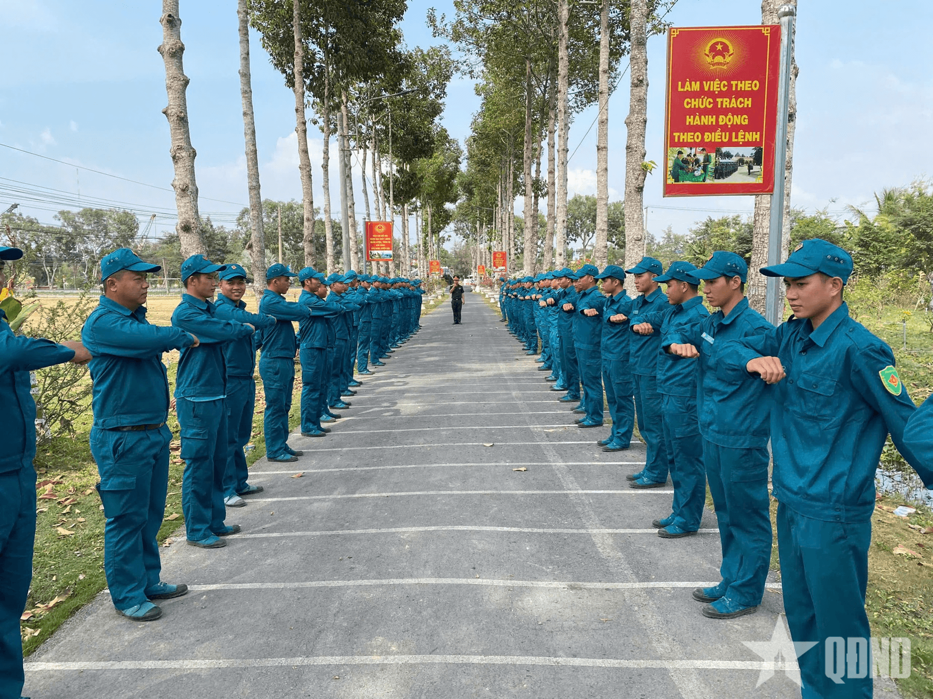 Lực lượng vũ trang huyện Vĩnh Hưng chuẩn bị ra quân huấn luyện năm 2025