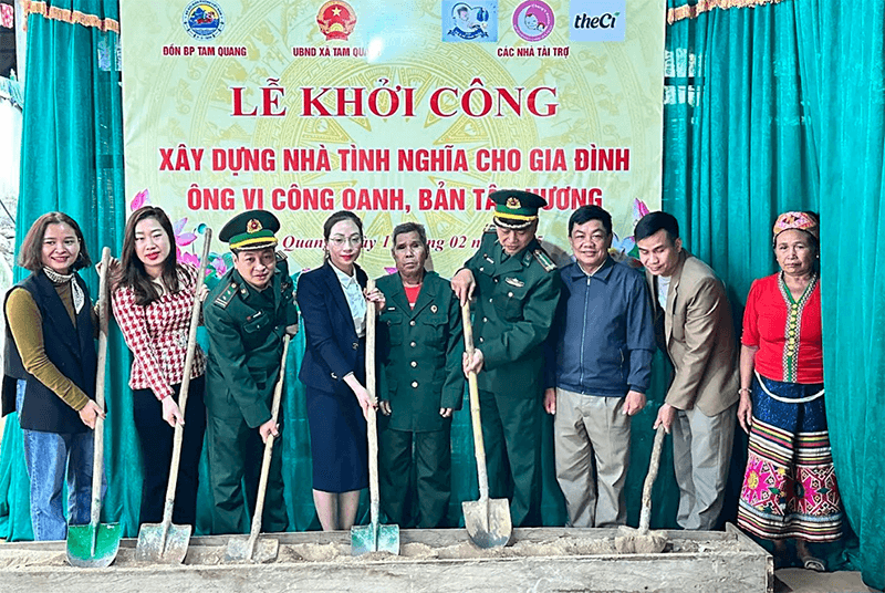 Khởi công xây dựng nhà cho hộ nghèo