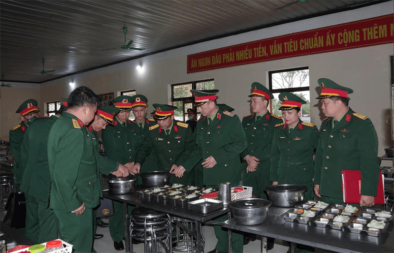 Chính ủy Quân khu 1 kiểm tra nắm tình hình chiến sĩ mới