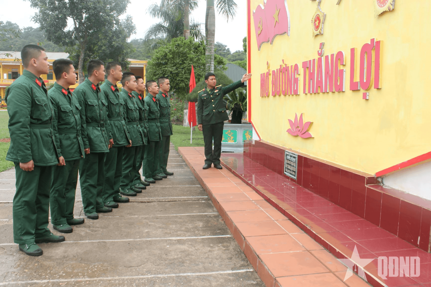 Chiến sĩ mới dần quen với môi trường quân ngũ