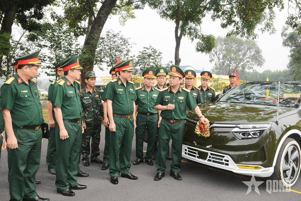 Tổng cục Hậu cần-Kỹ thuật tập huấn lái xe trong lễ kỷ niệm 50 năm giải phóng miền Nam