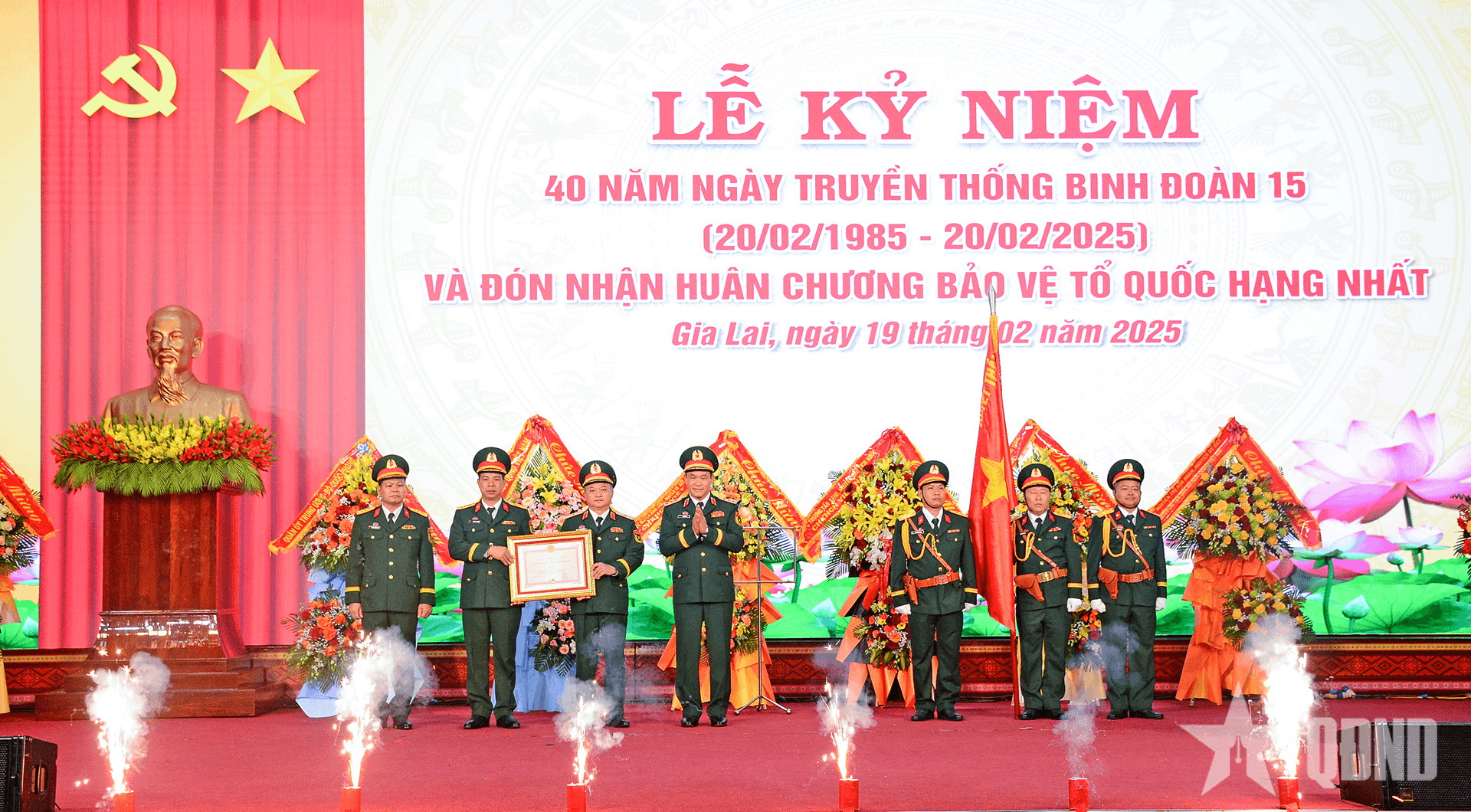 Binh đoàn 15 đón nhận Huân Chương Bảo vệ Tổ quốc hạng Nhất

​