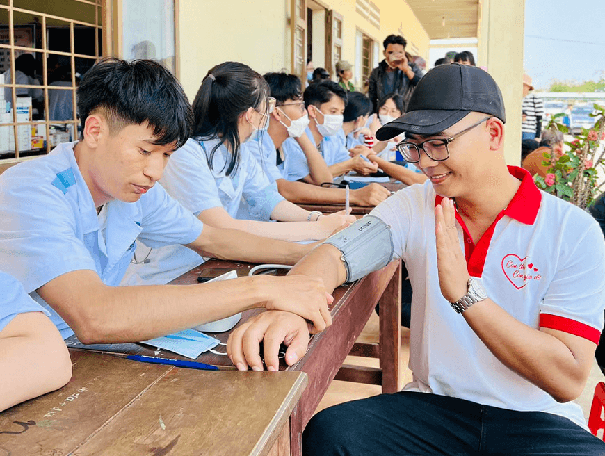 Hành trình thiện nguyện của chàng trai trẻ Hoàng Công Minh