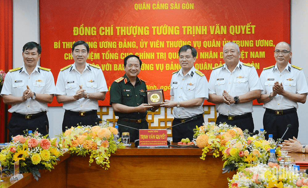 Thượng tướng Trịnh Văn Quyết làm việc với Ban Thường vụ Đảng ủy Quân cảng Sài Gòn