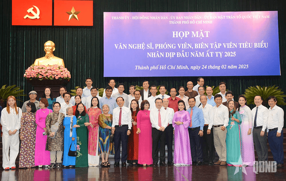 TP Hồ Chí Minh gặp mặt văn nghệ sĩ, phóng viên, biên tập viên tiêu biểu