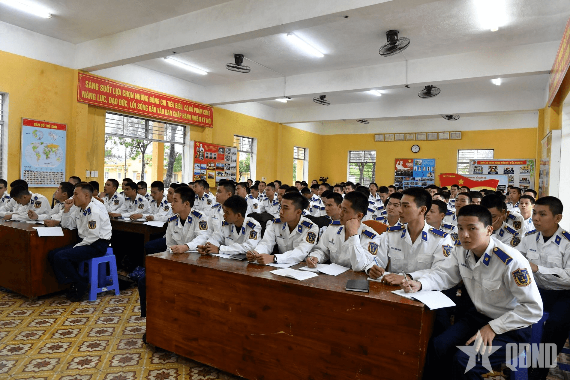 Bộ tư lệnh Vùng Cảnh sát biển 2 giáo dục truyền thống cho chiến sĩ mới năm 2025