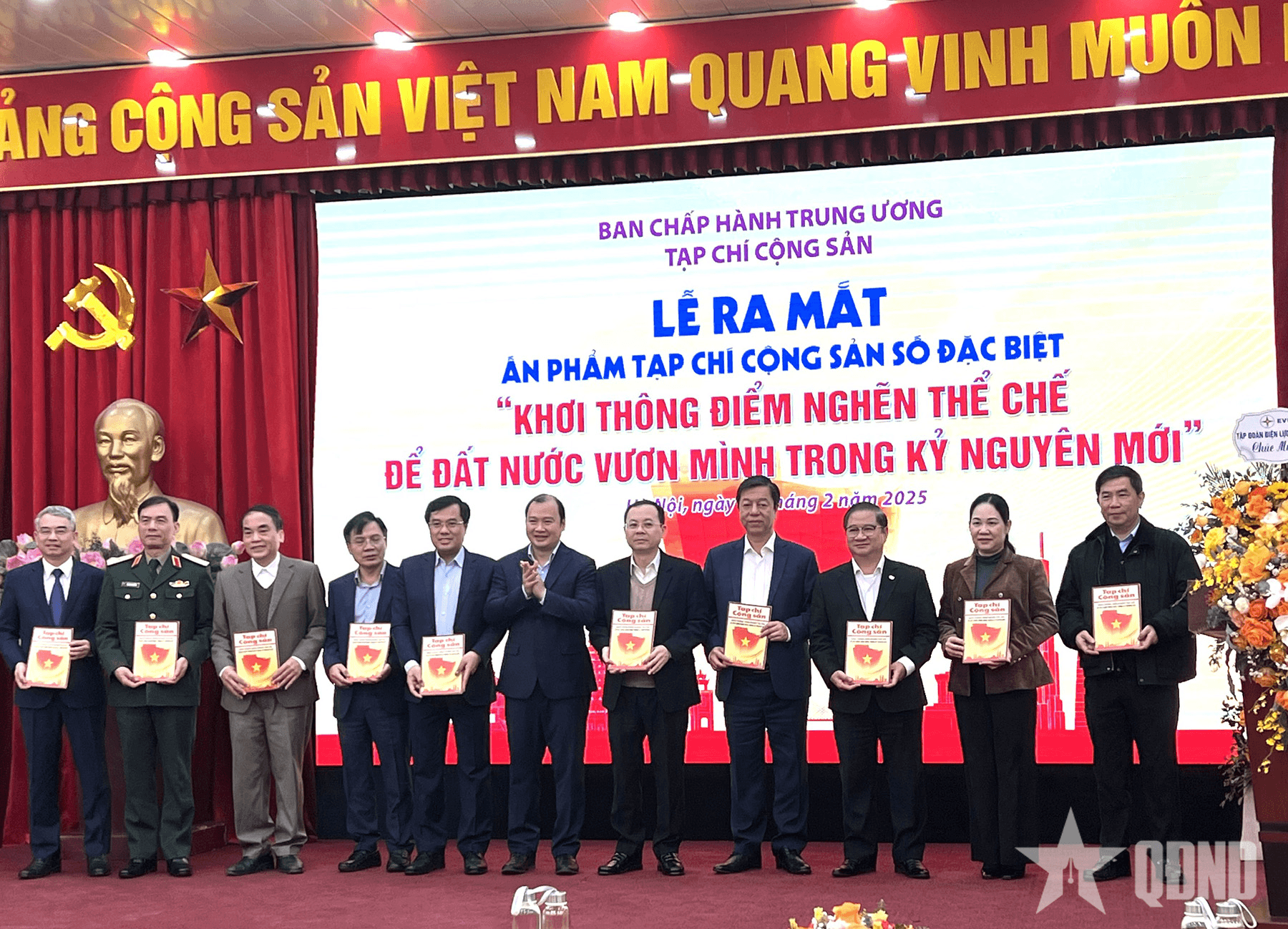 Ra mắt ấn phẩm "Khơi thông điểm nghẽn thể chế để đất nước vươn mình"