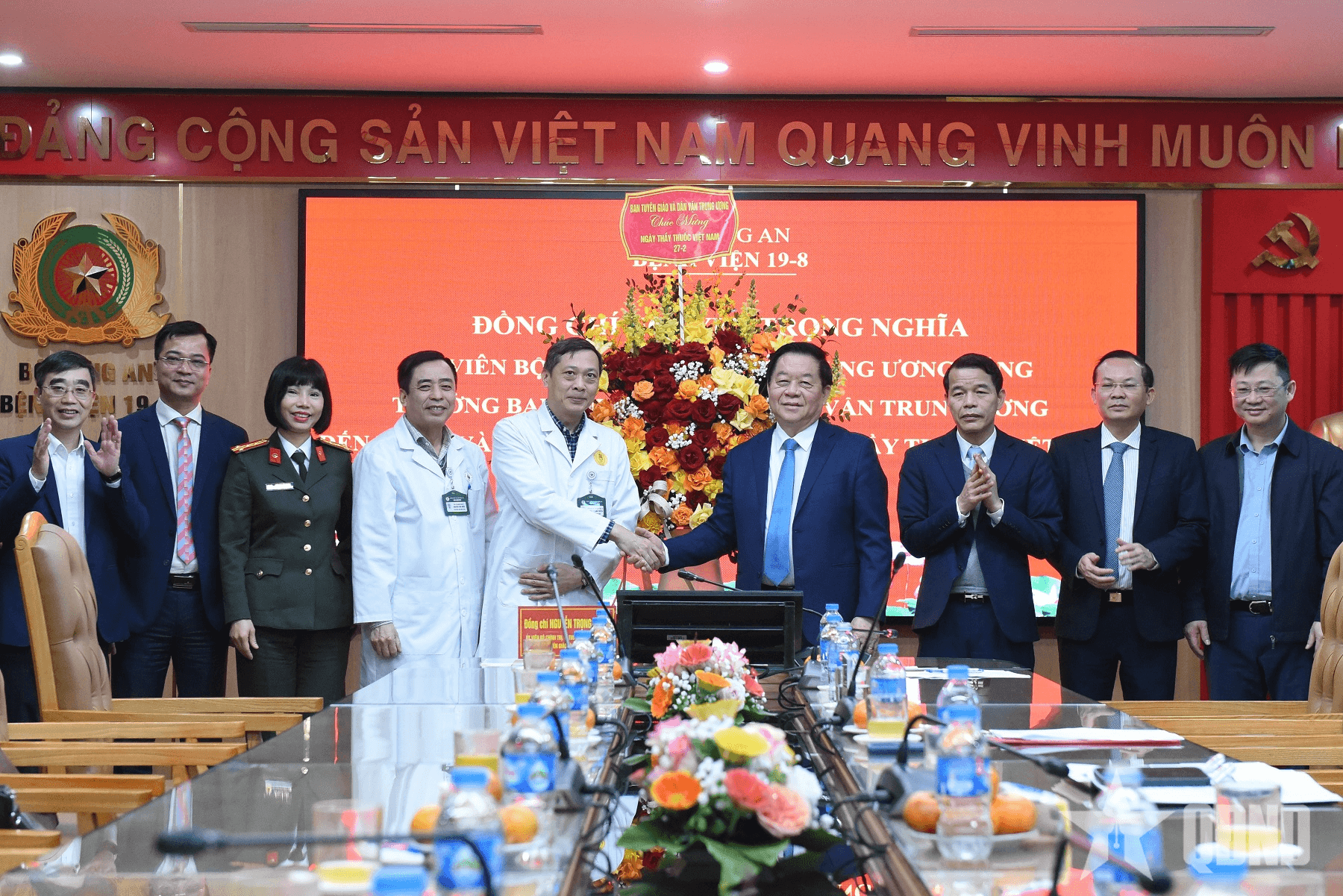 Đồng chí Nguyễn Trọng Nghĩa thăm một số bệnh viện, chúc mừng Ngày Thầy thuốc Việt Nam