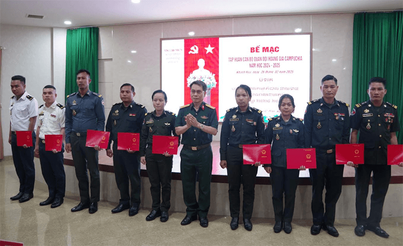 Trường Sĩ quan Thông tin tổ chức bế mạc Lớp tập huấn cán bộ Quân đội Hoàng gia Campuchia