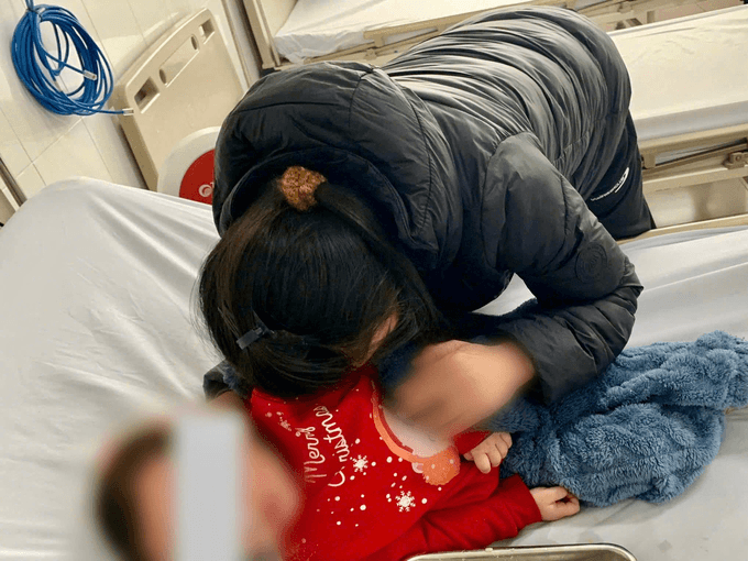 Bệnh viện Bệnh Nhiệt đới Trung ương: Kịp thời cứu sống bé trai ngộ độc thuốc diệt chuột