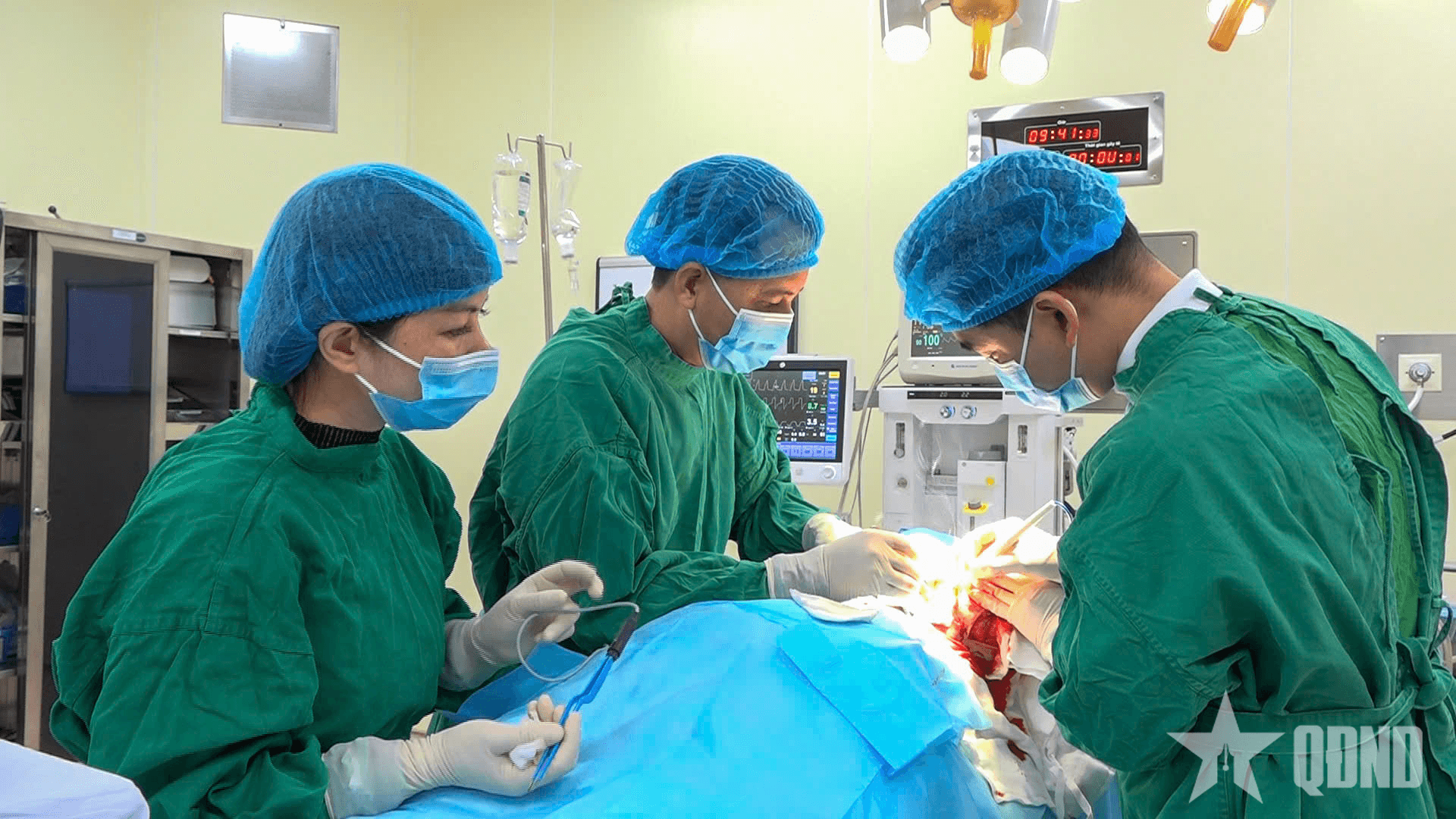 Bệnh viện Quân y 105: Phẫu thuật miễn phí cho bệnh nhân nghèo mang khối u 10 năm