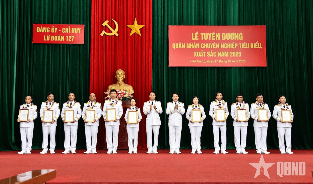 Lữ đoàn 127 tuyên dương quân nhân chuyên nghiệp tiêu biểu, xuất sắc