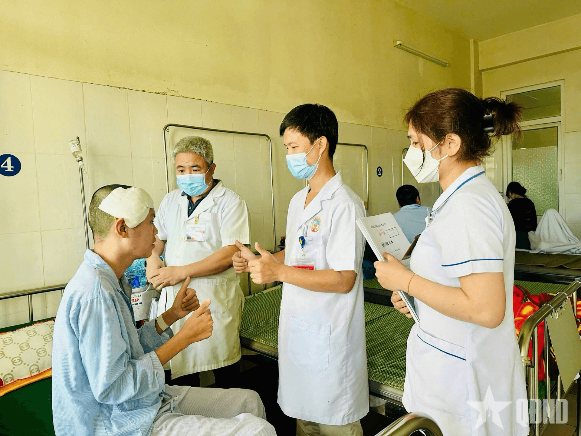Những lá thư thay lời tri ân thầy thuốc quân y