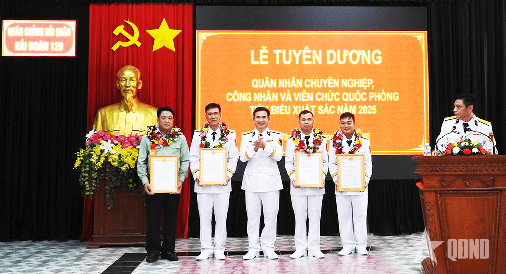 Hải đoàn 129 tuyên dương quân nhân chuyên nghiệp, công nhân, viên chức quốc phòng tiêu biểu