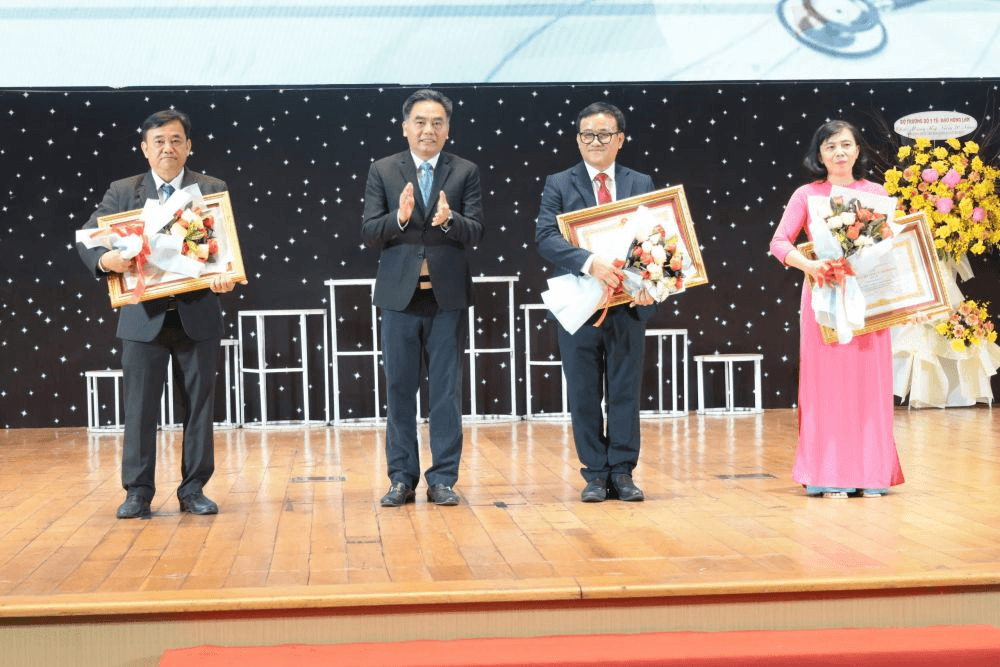 Ngành y tế tỉnh Bình Dương đón nhận nhiều phần thưởng cao quý
