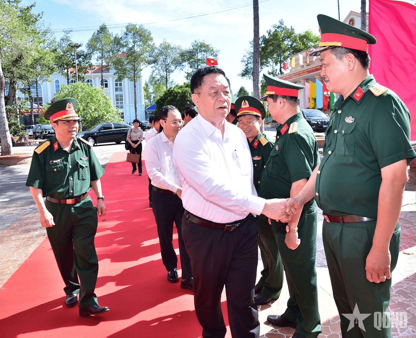 Đồng chí Nguyễn Trọng Nghĩa thăm, chúc mừng Bệnh viện Quân y 120