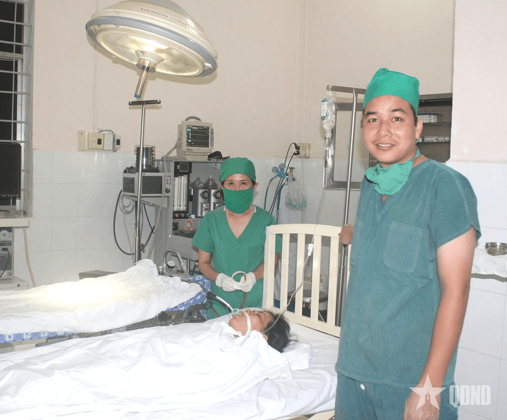 Bác sĩ Lê Thanh Môn hết lòng vì người bệnh