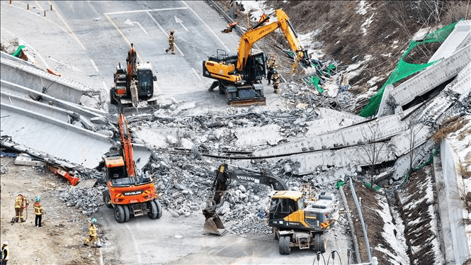 Cảnh sát điều tra công ty Hyundai Engineering sau vụ sập cầu ở Hàn Quốc