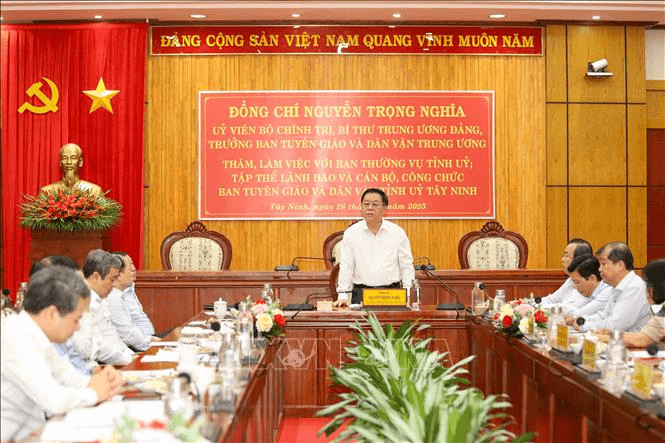 Đồng chí Nguyễn Trọng Nghĩa thăm, làm việc tại Tây Ninh