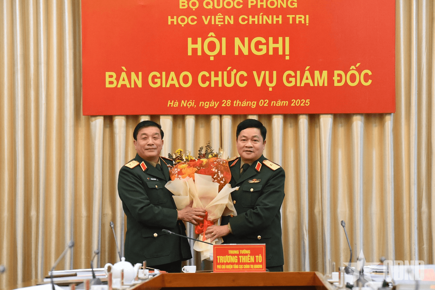 Bàn giao chức vụ Giám đốc Học viện Chính trị