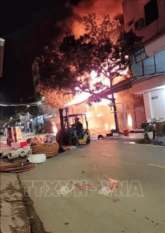 Cháy lớn 6 nhà dân tại Vĩnh Tường (Vĩnh Phúc)