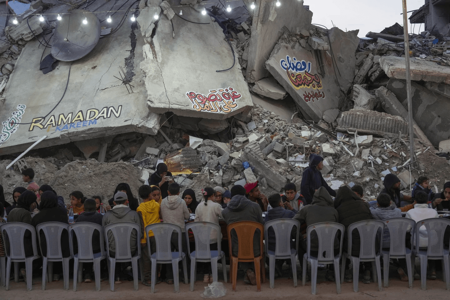Căng thẳng ở Trung Đông: Israel chặn viện trợ vào Gaza