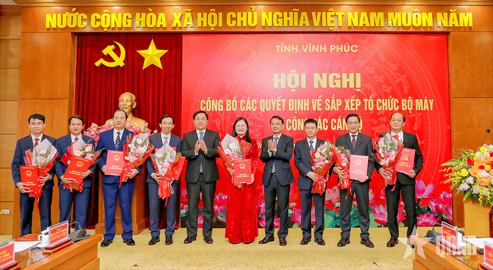 Vĩnh Phúc công bố các quyết định về sắp xếp tổ chức bộ máy